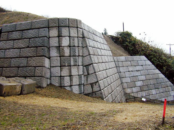 Evergreen Blvd, WA - Concrete Gravity Wall